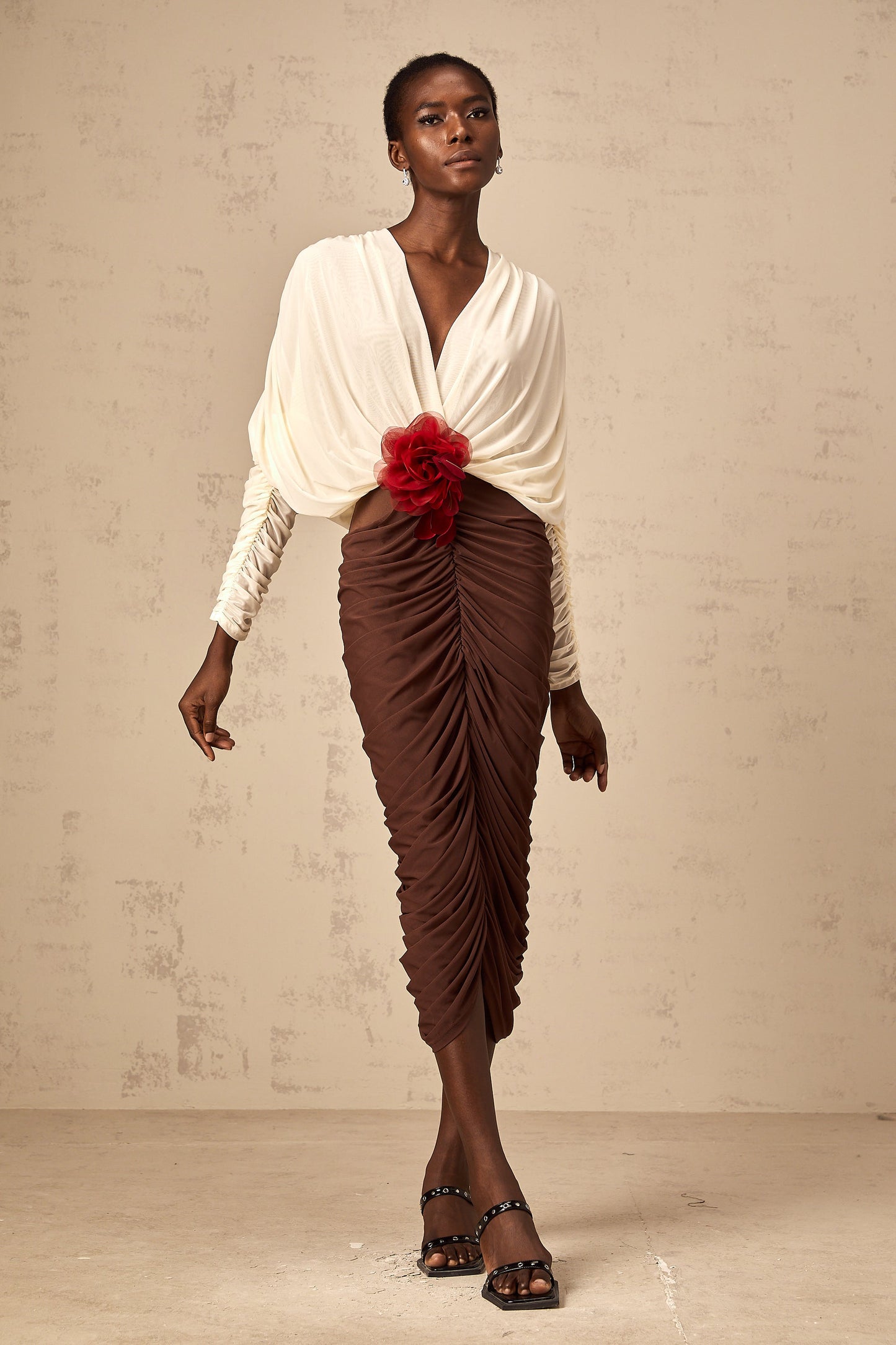 Léontine color-blocked flower-brooch ruched midi dress