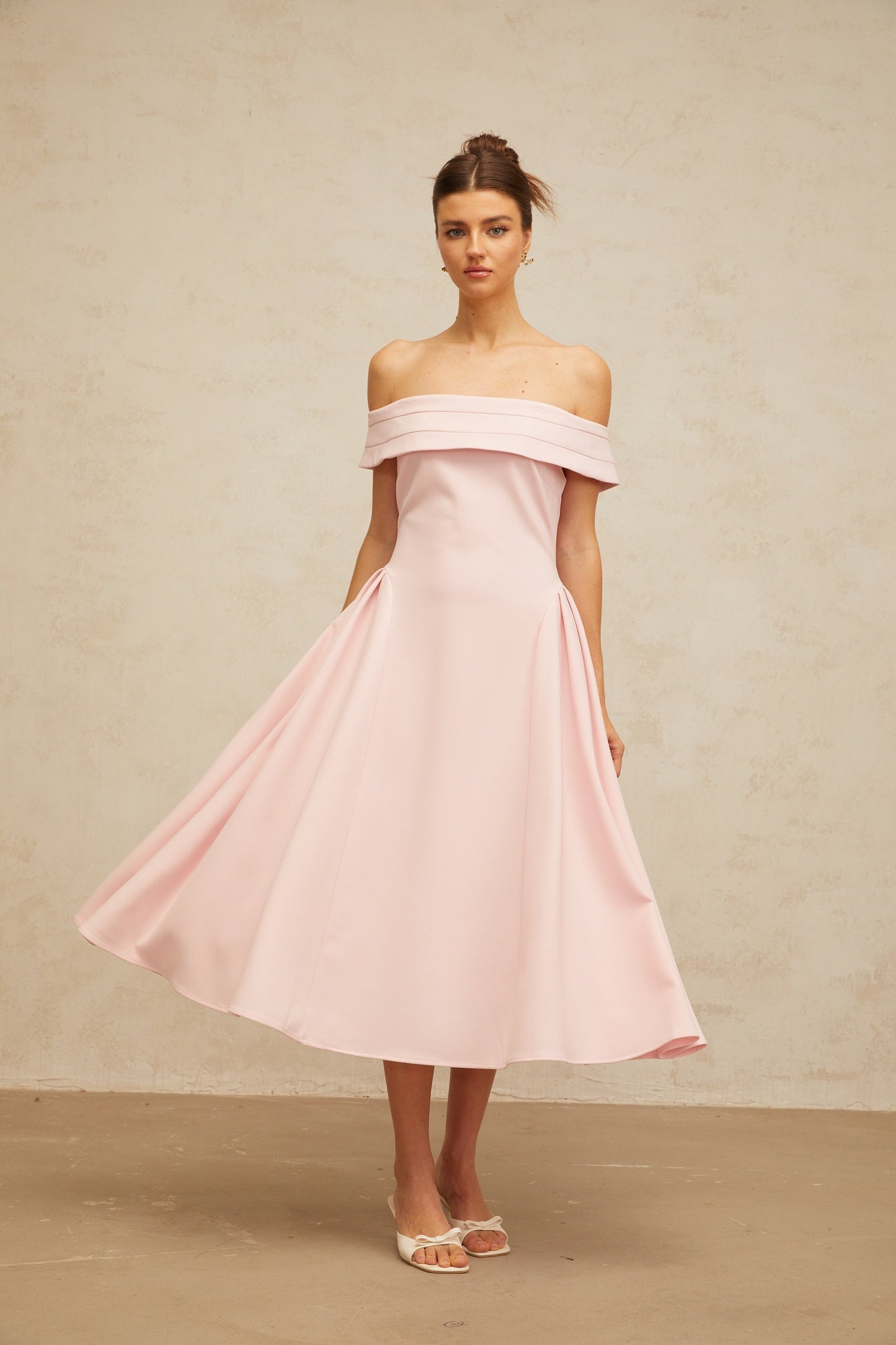 Zélie pink off-shoulder pleated midi dress