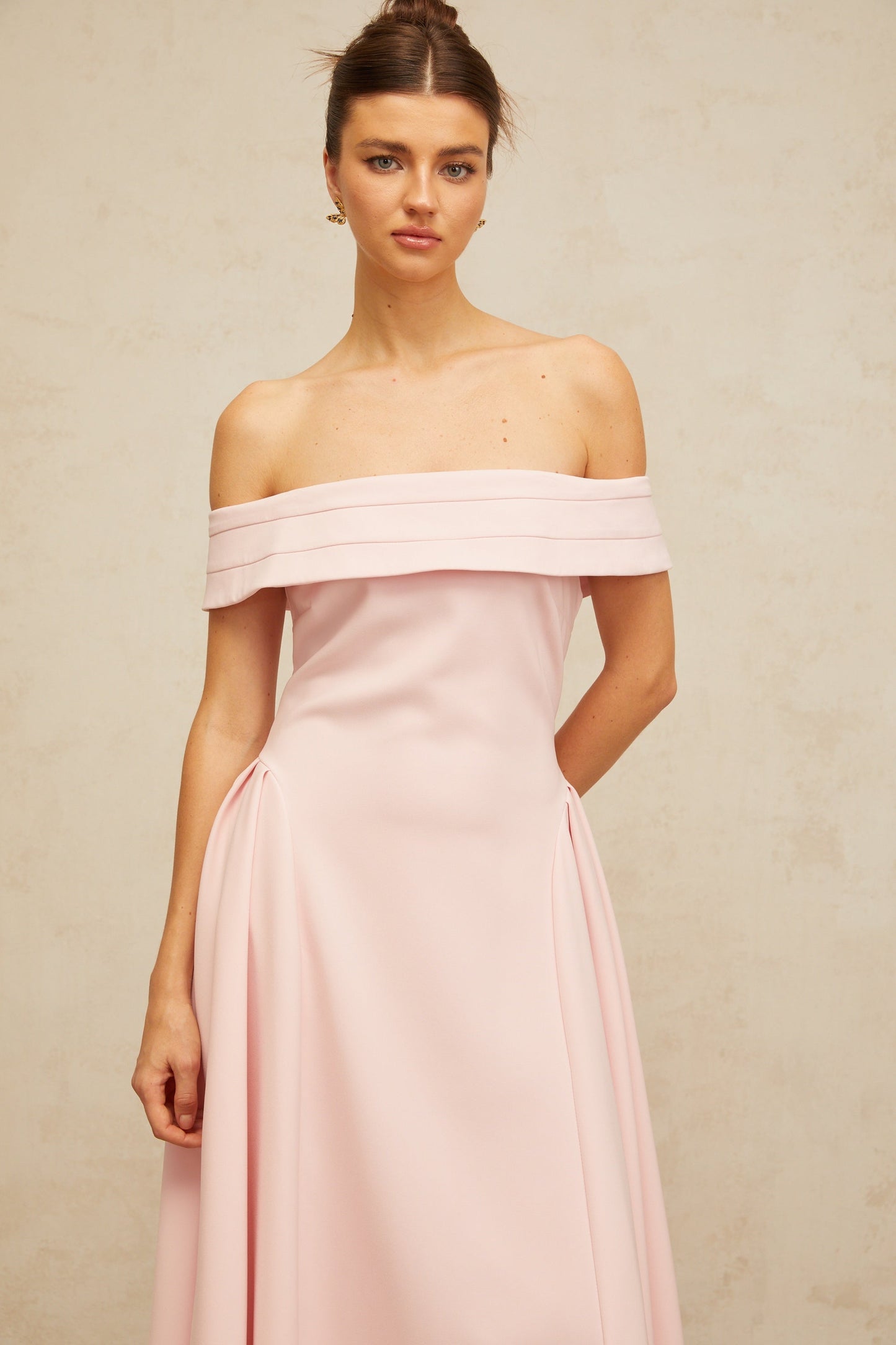 Zélie pink off-shoulder pleated midi dress
