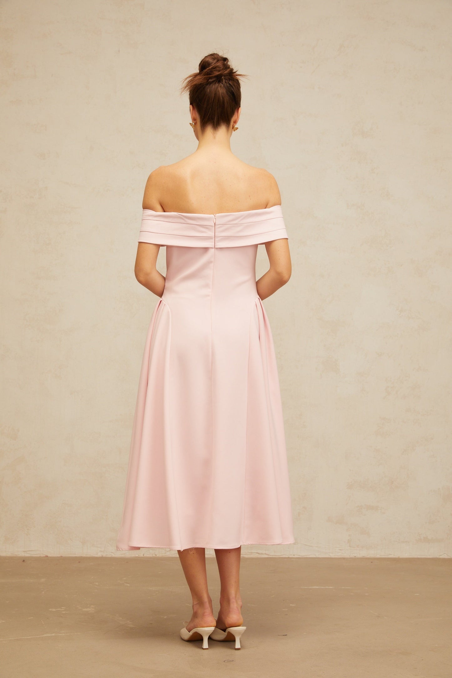 Zélie pink off-shoulder pleated midi dress