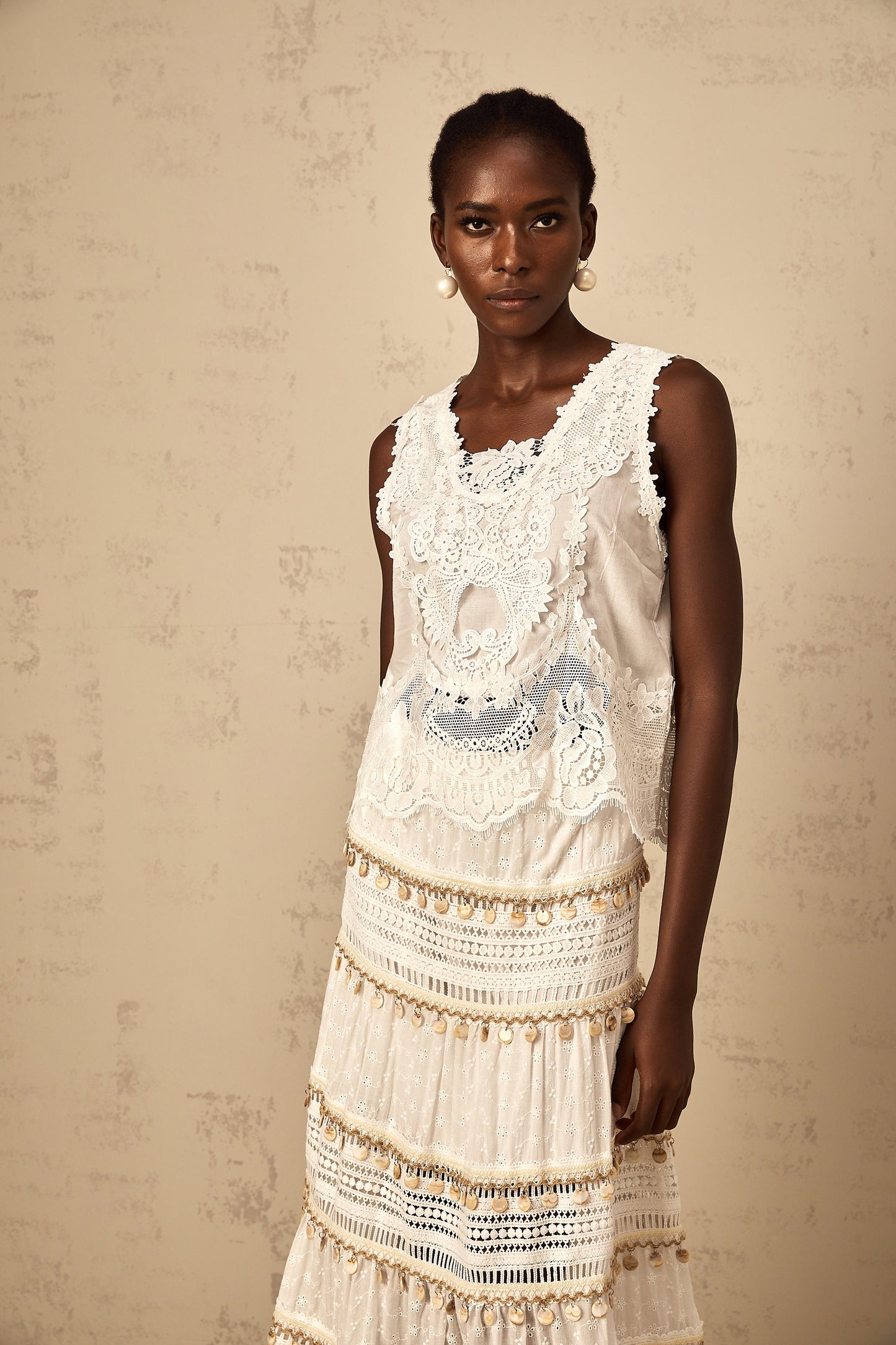 Théoline white floral-embroidered cropped tank top