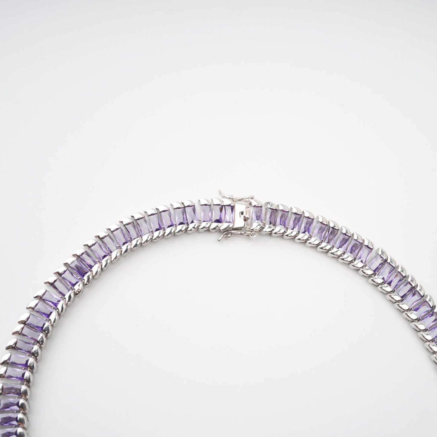 Isoline Light Purple Crystal Embellished Necklace