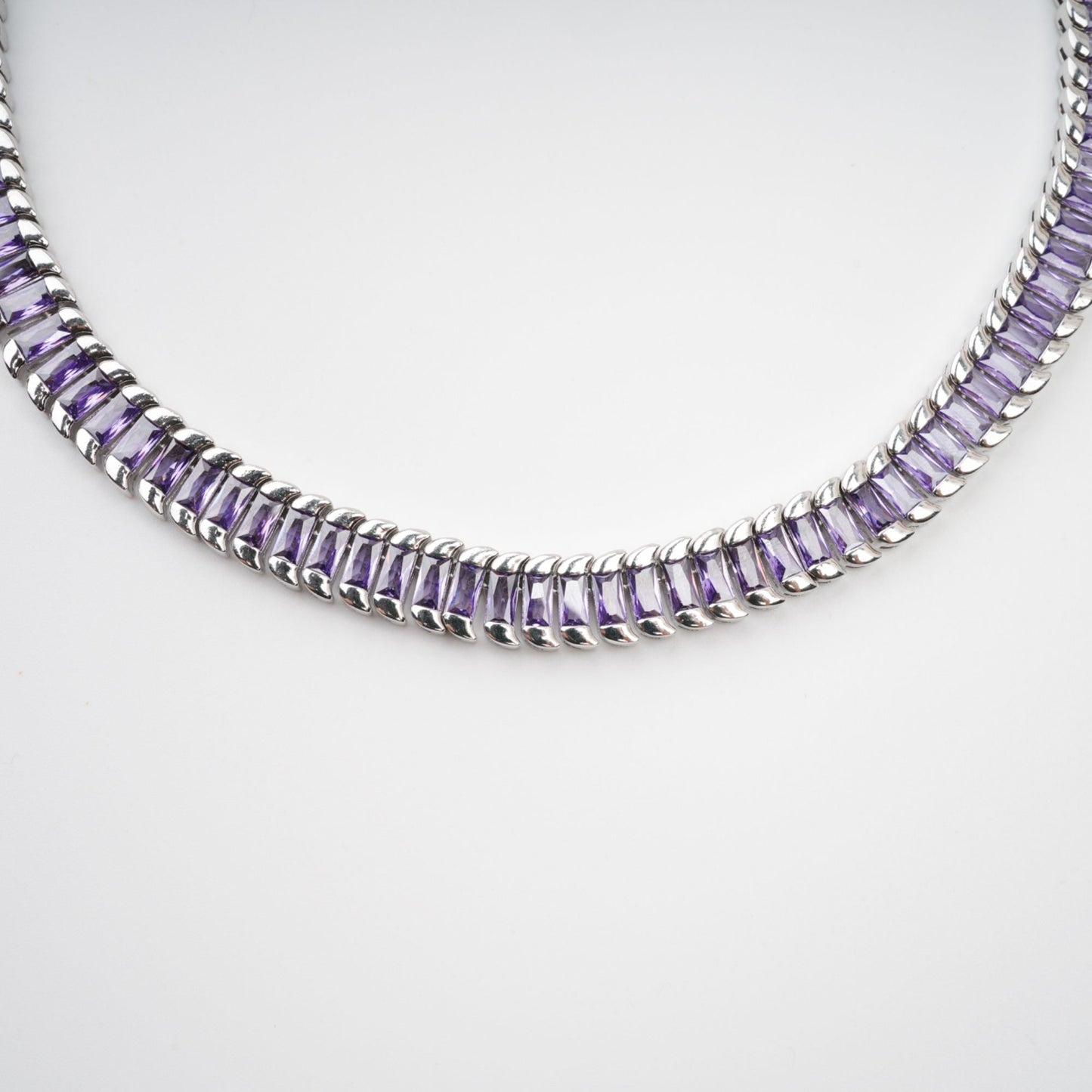 Isoline Light Purple Crystal Embellished Necklace