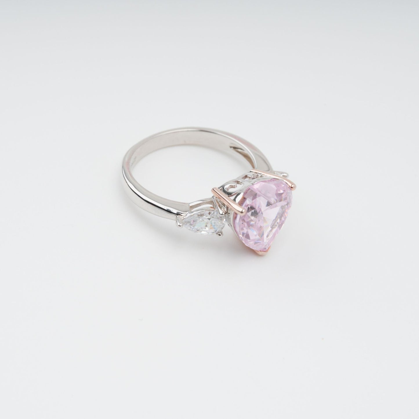 Impératrice Pink Heart Shaped Gemstone Sterling Silver Ring