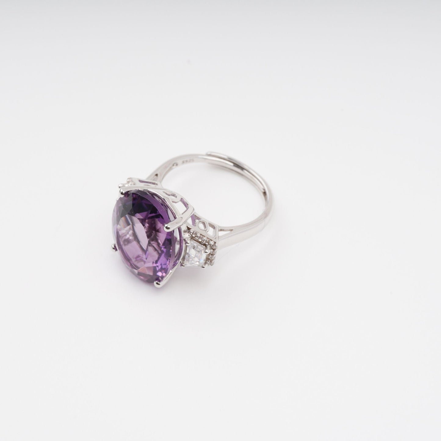 Héraldique Purple Oval Gemstone Sterling Silver Ring
