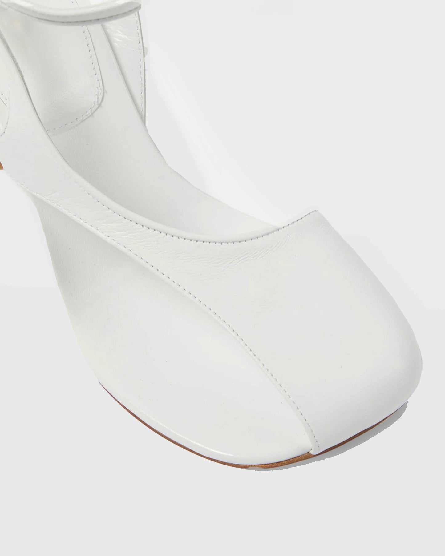 Fina Split Toe Flared Heel Sandals In White