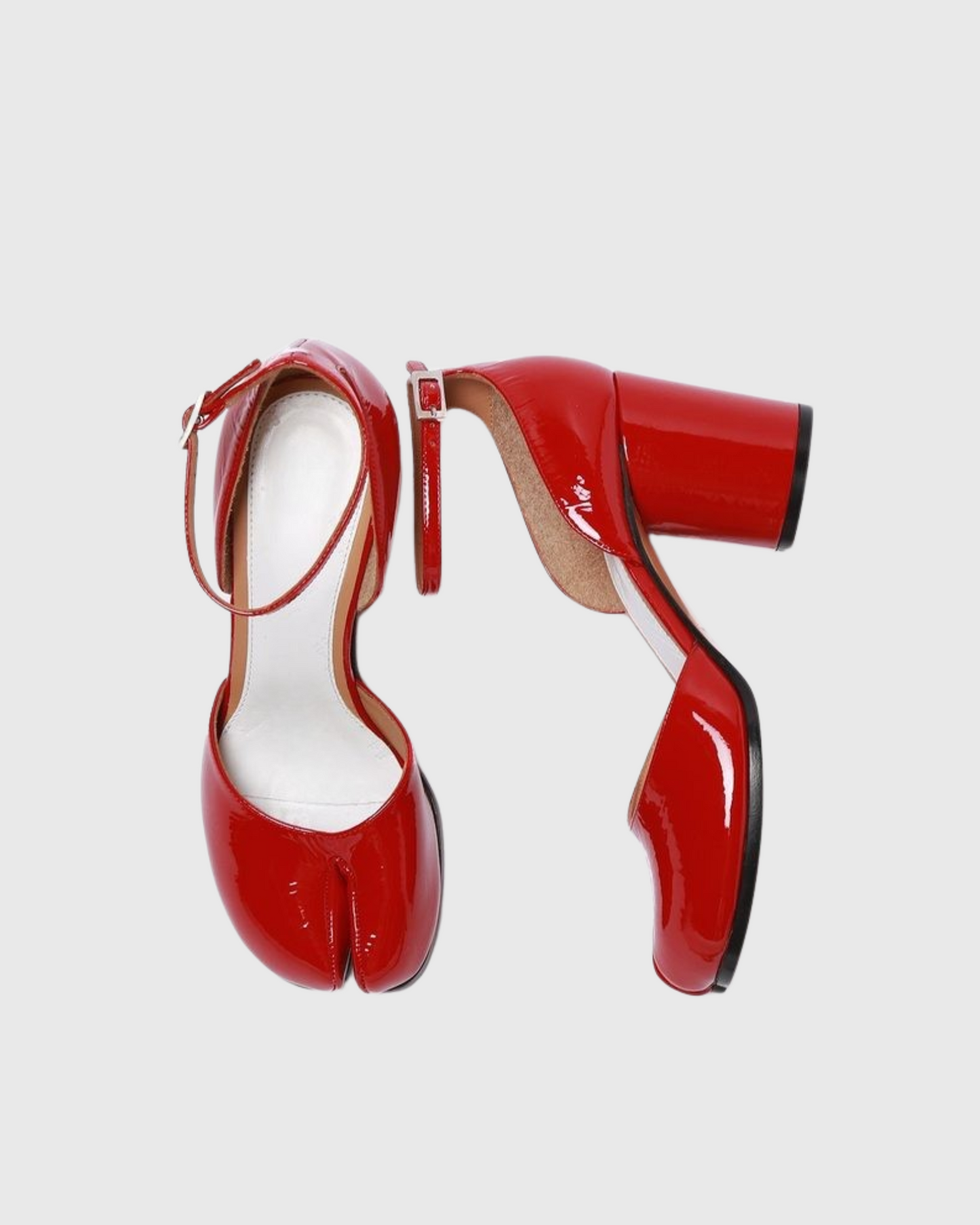 Fiore Strap Tabi Pumps In Red