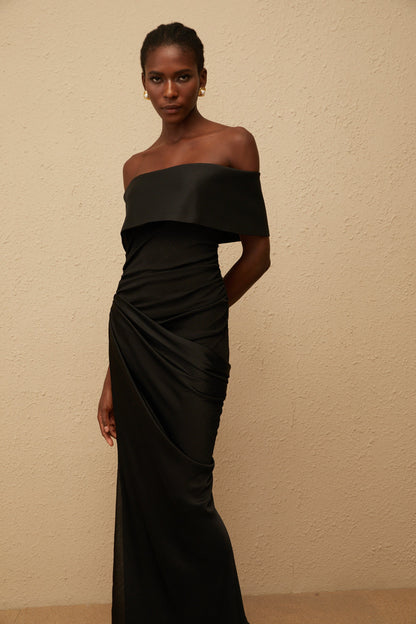 Éther Black Off-Shoulder Satin Maxi Dress