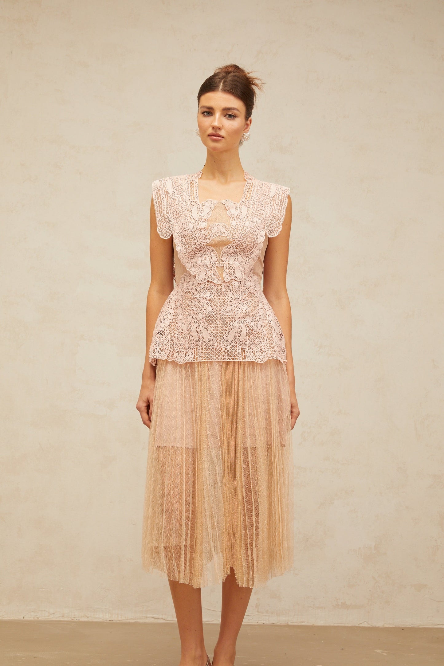Céleste floral-lace-panelling tulle midi dress in Pink