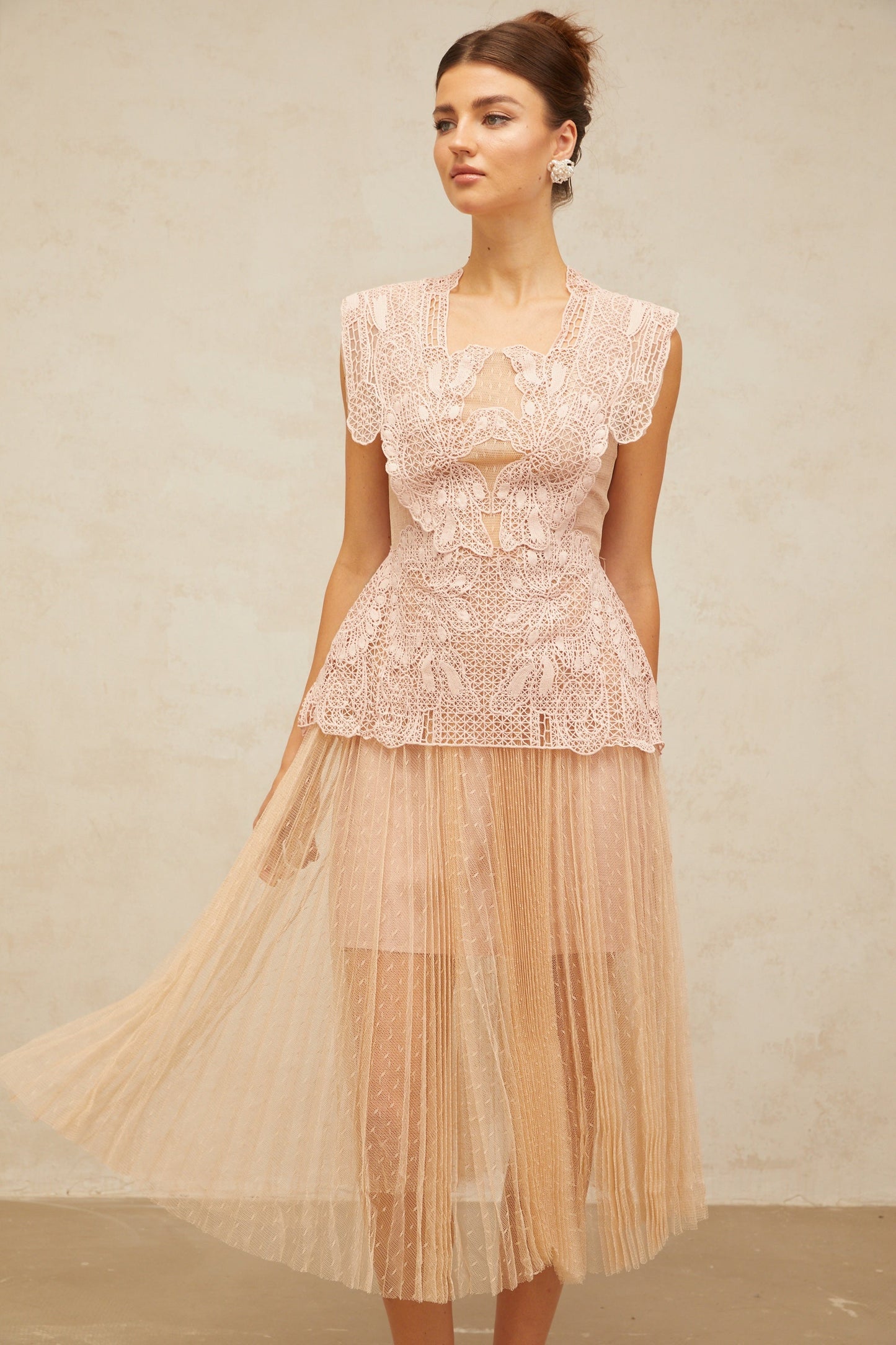 Céleste floral-lace-panelling tulle midi dress in Pink