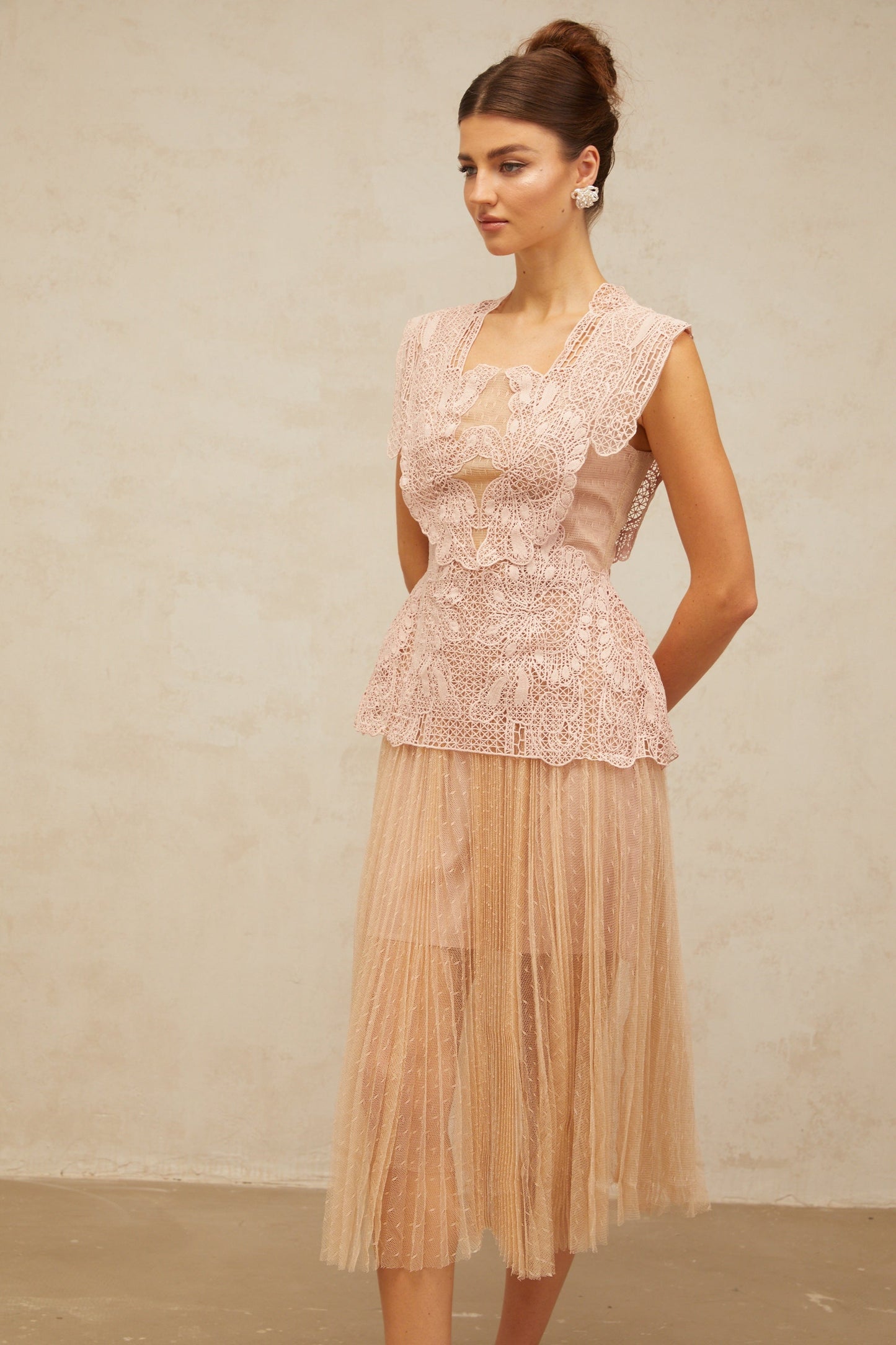 Céleste floral-lace-panelling tulle midi dress in Pink