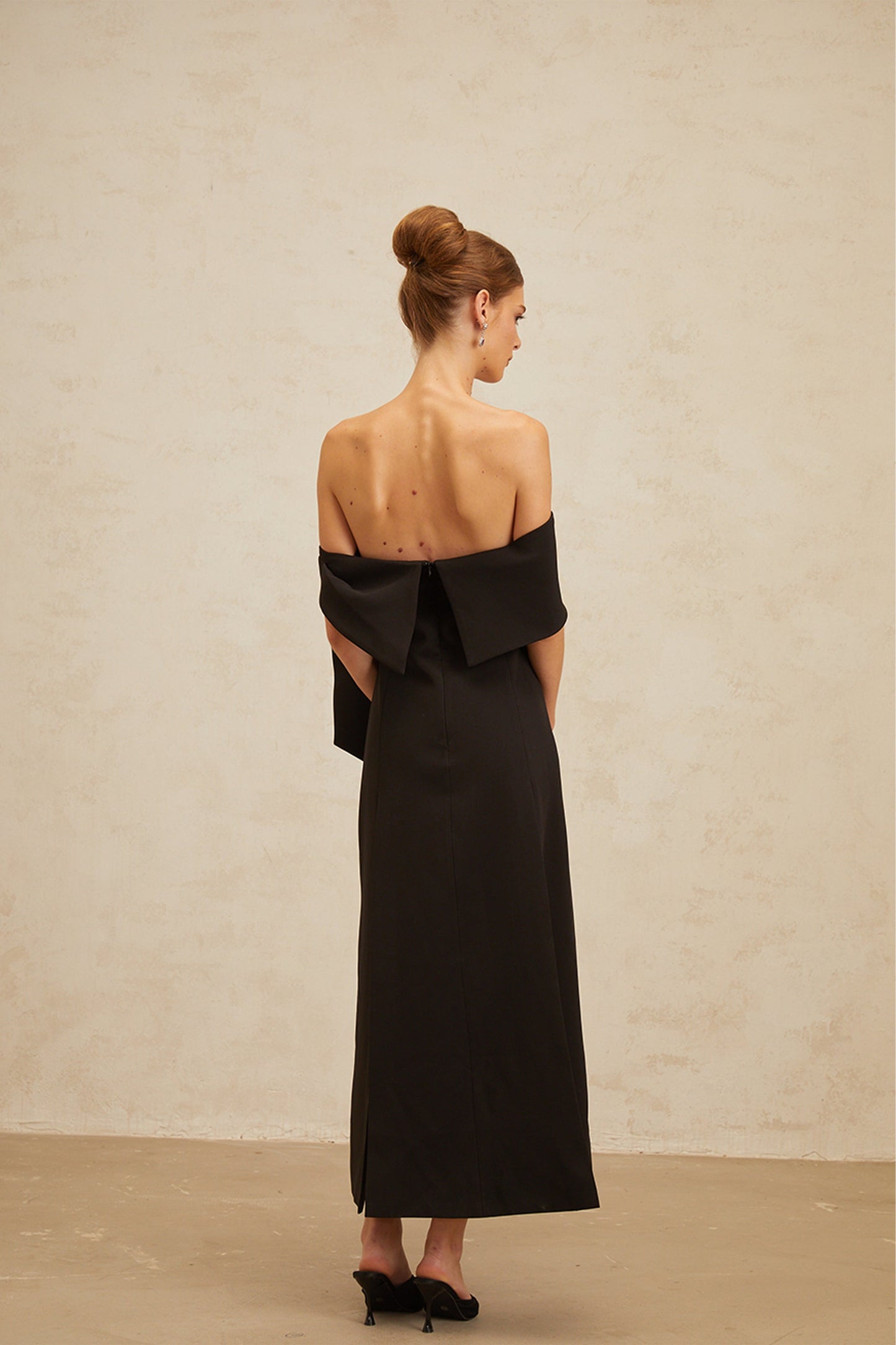 Bianca Black Off-Shoulder Bowknot Maxi Dress