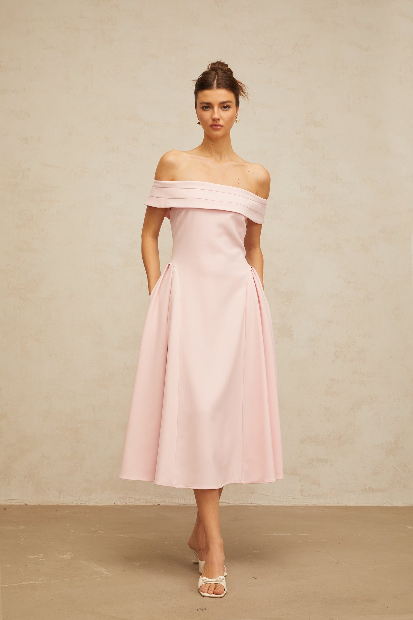 Zélie pink off-shoulder pleated midi dress
