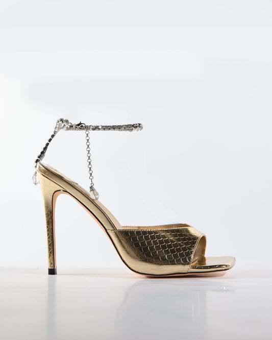 Bryn Fish Scales Diamond Strap Sandals In Gold