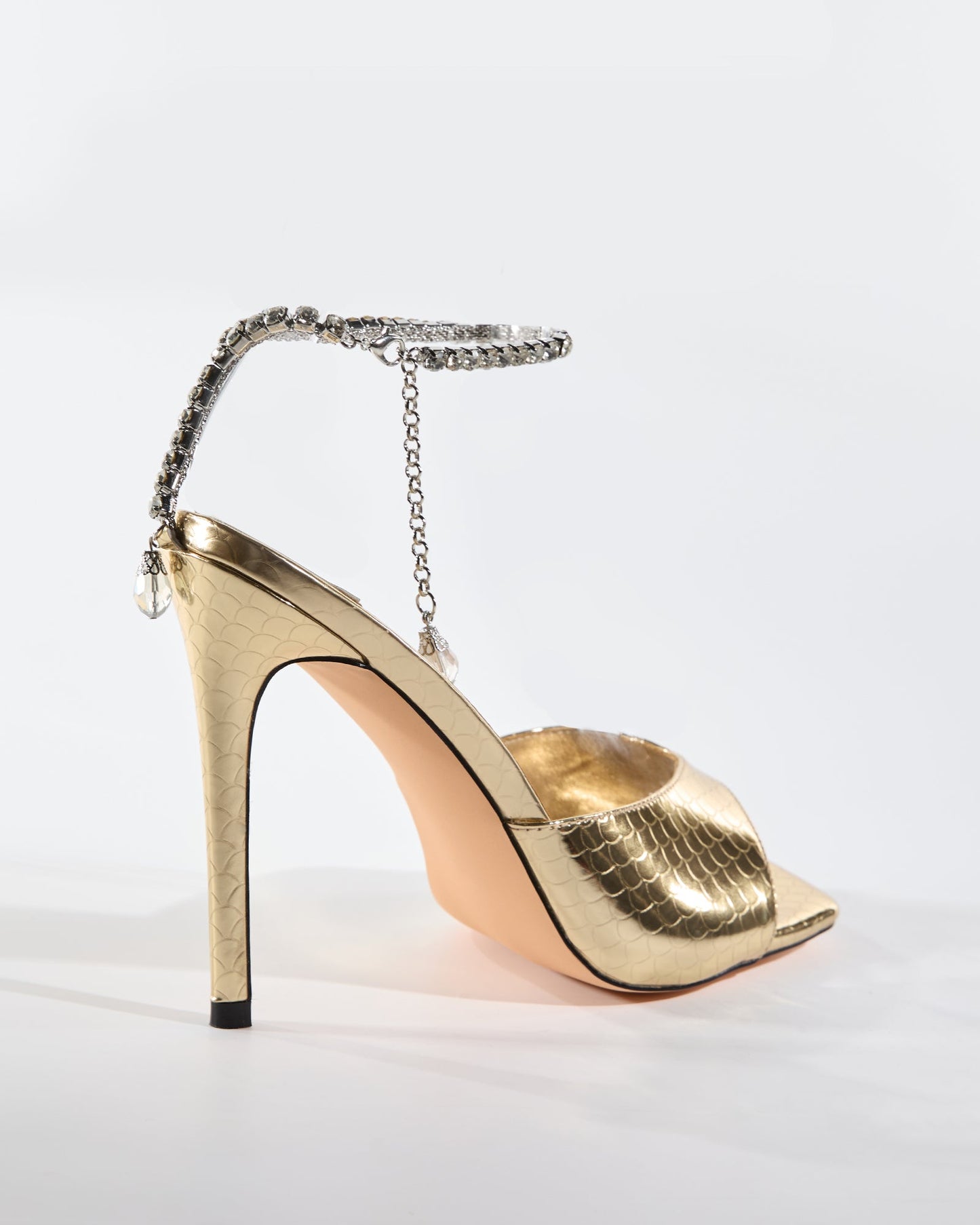 Bryn Fish Scales Diamond Strap Sandals In Gold
