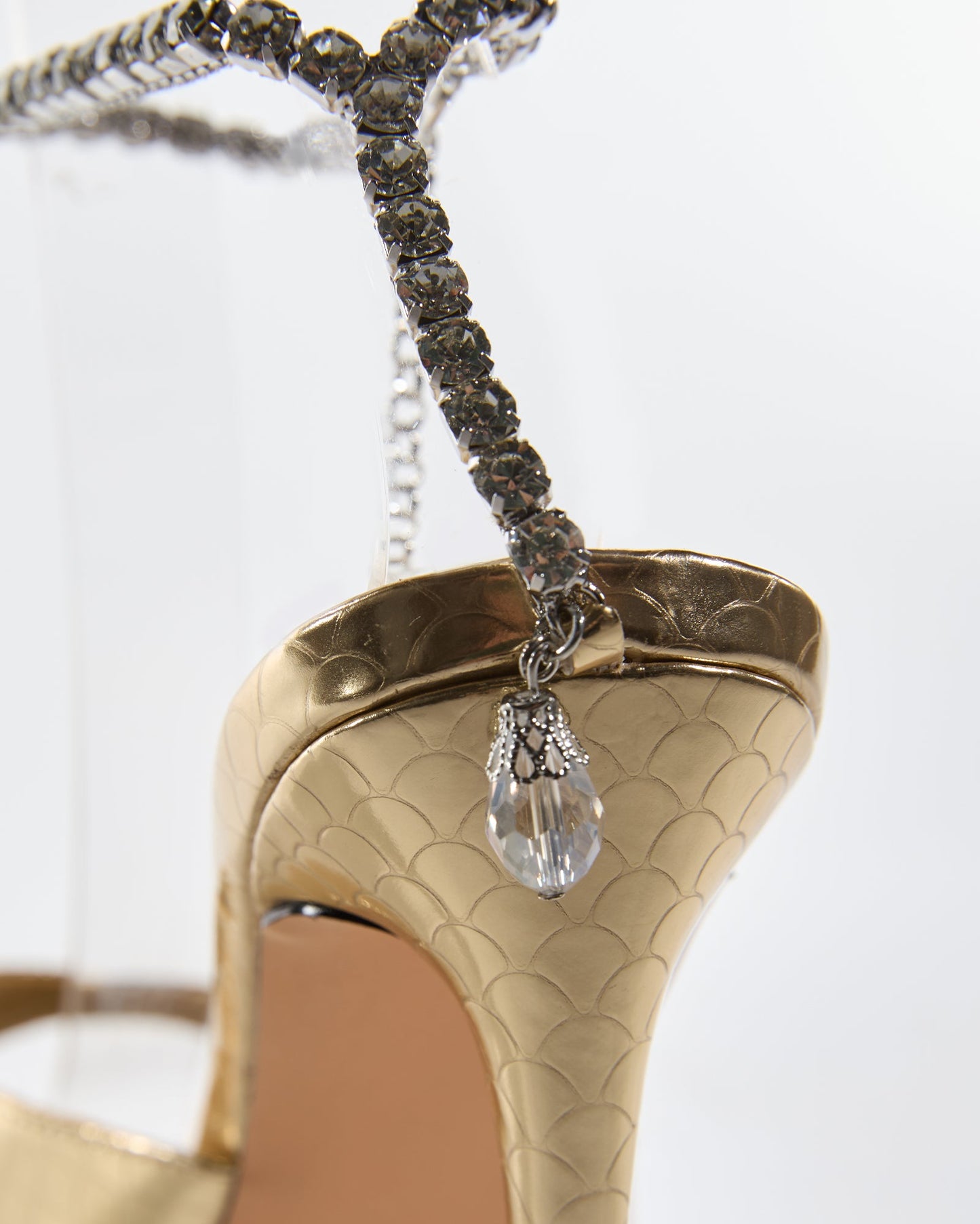 Bryn Fish Scales Diamond Strap Sandals In Gold