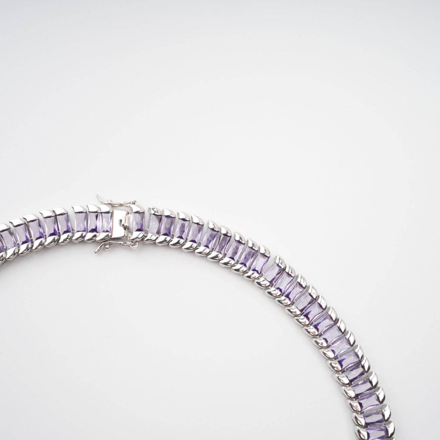 Isoline Light Purple Crystal Embellished Necklace