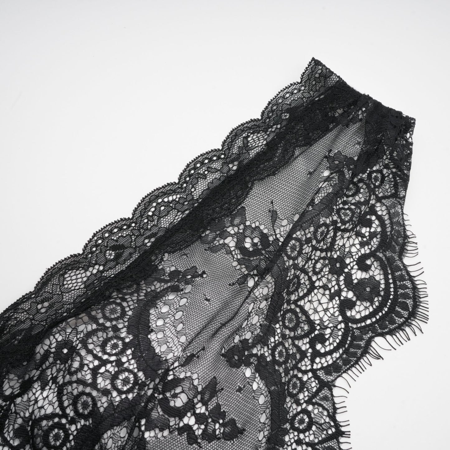 Éléonore contrast-color lace-detail maxi dress