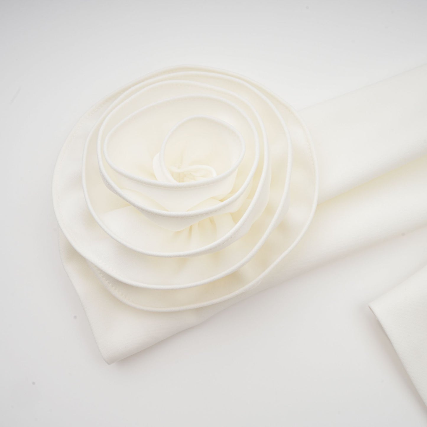 Hilaire white 3d-petal top & skirt matching set