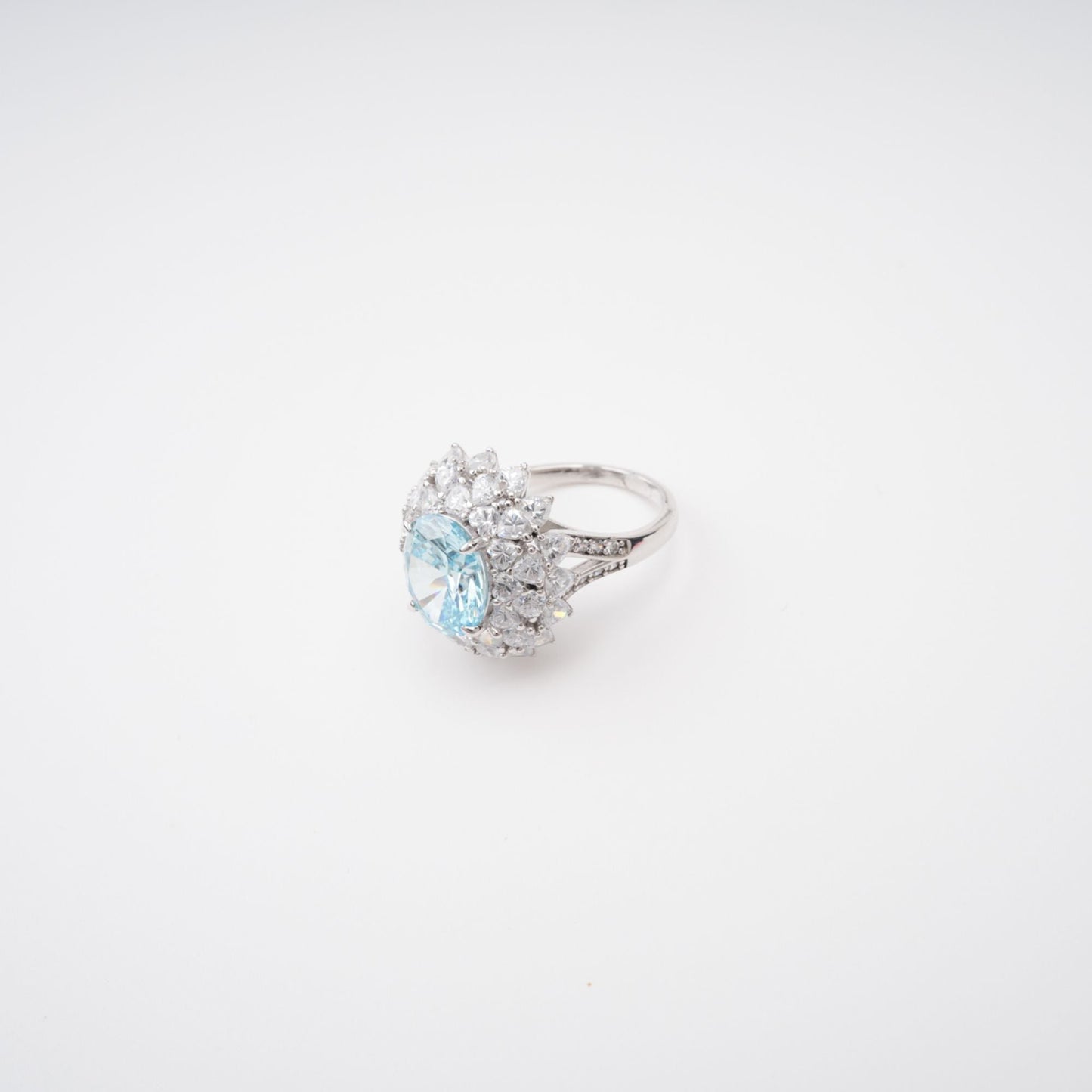 Céleste Blue Oval Cut Gemstone Sterling Silver Ring