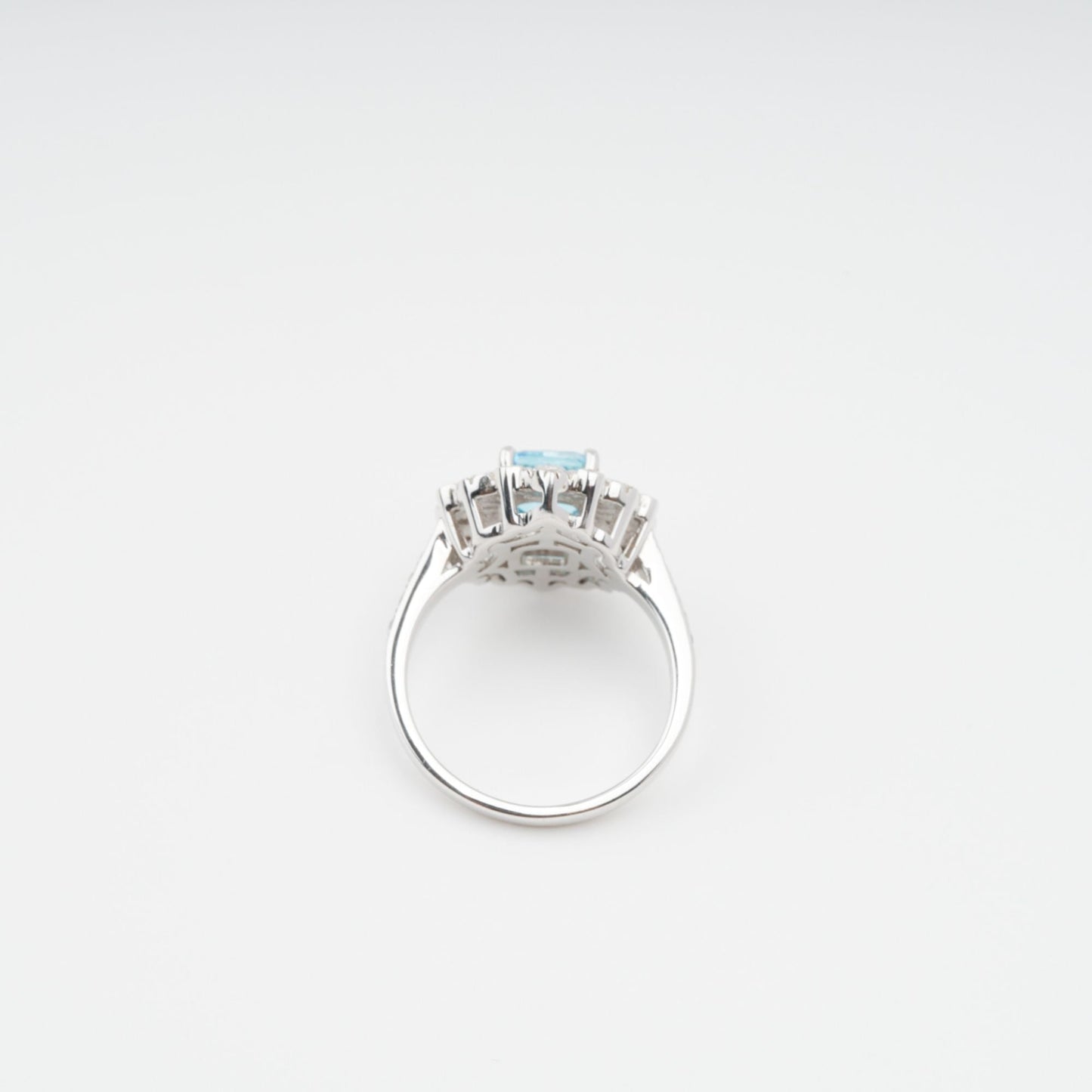 Énigme Blue Cushion Cut Gemstone Sterling Silver Ring