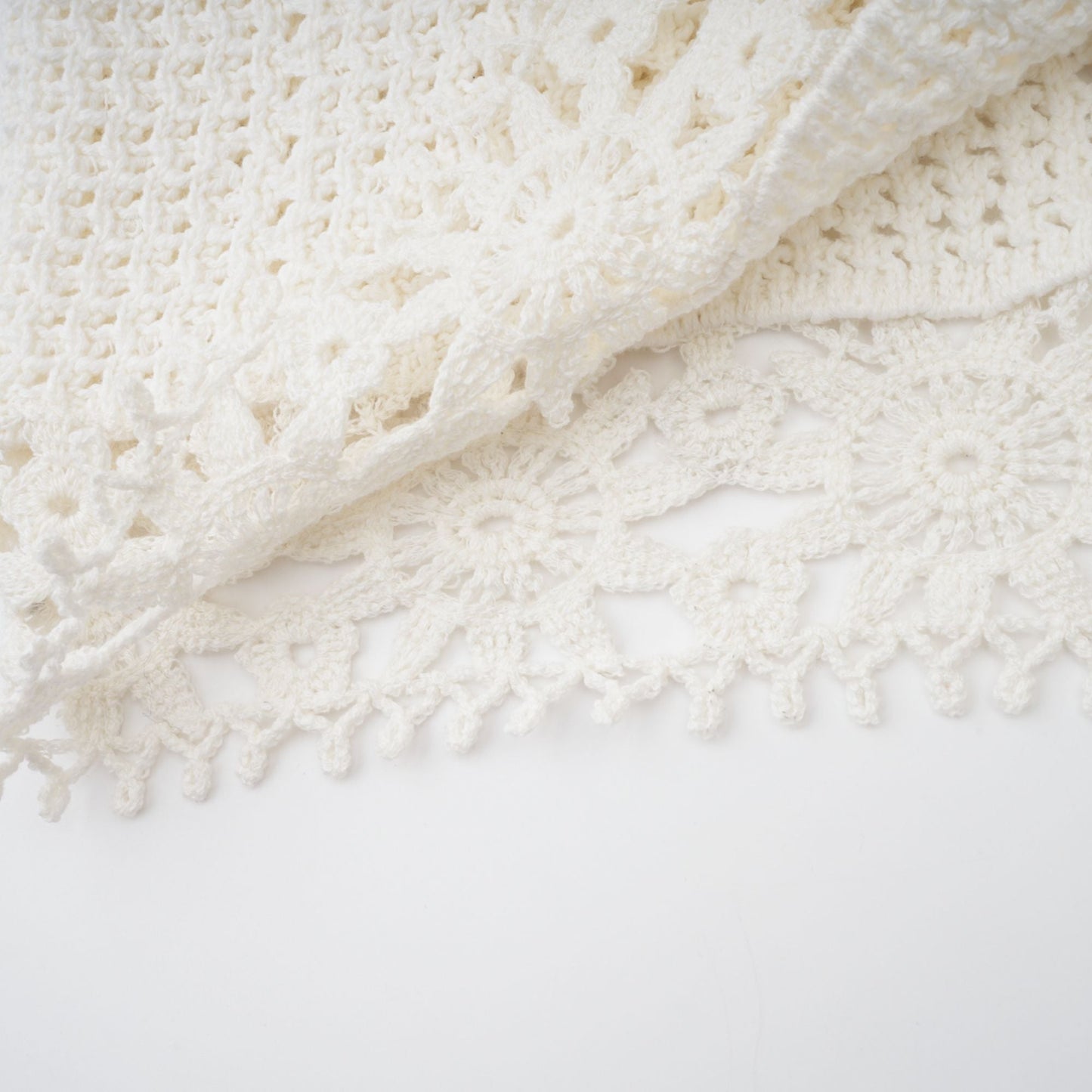 Gisèle White Floral Appliqué Crochet Knit Two-Piece Top and Shorts Set