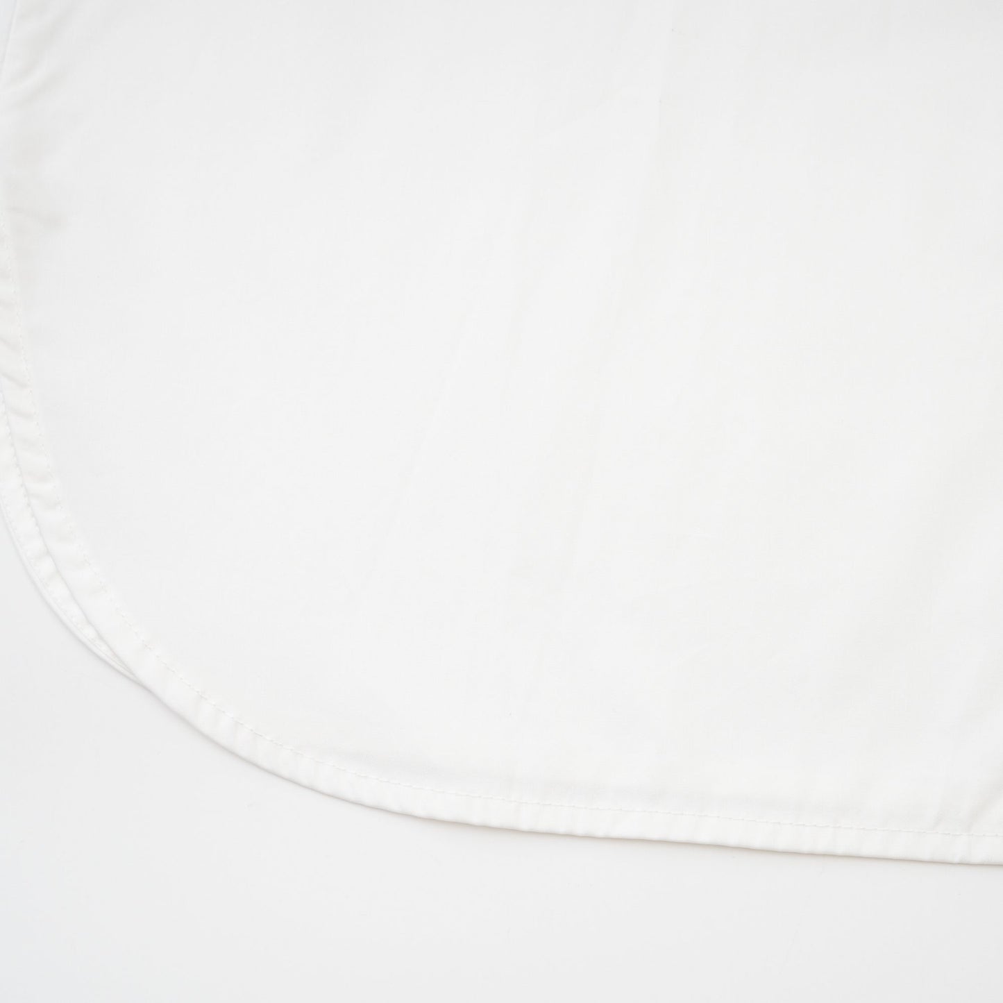 Solène white pointed-collar shirt
